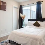 2-Bed2-Bath-Wdcentralkitchenwifidesk