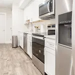 2-Bed2-Bath-Wdcentralkitchenwifidesk