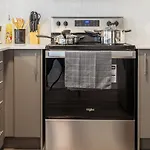 2-Bed2-Bath-Wdcentralkitchenwifidesk