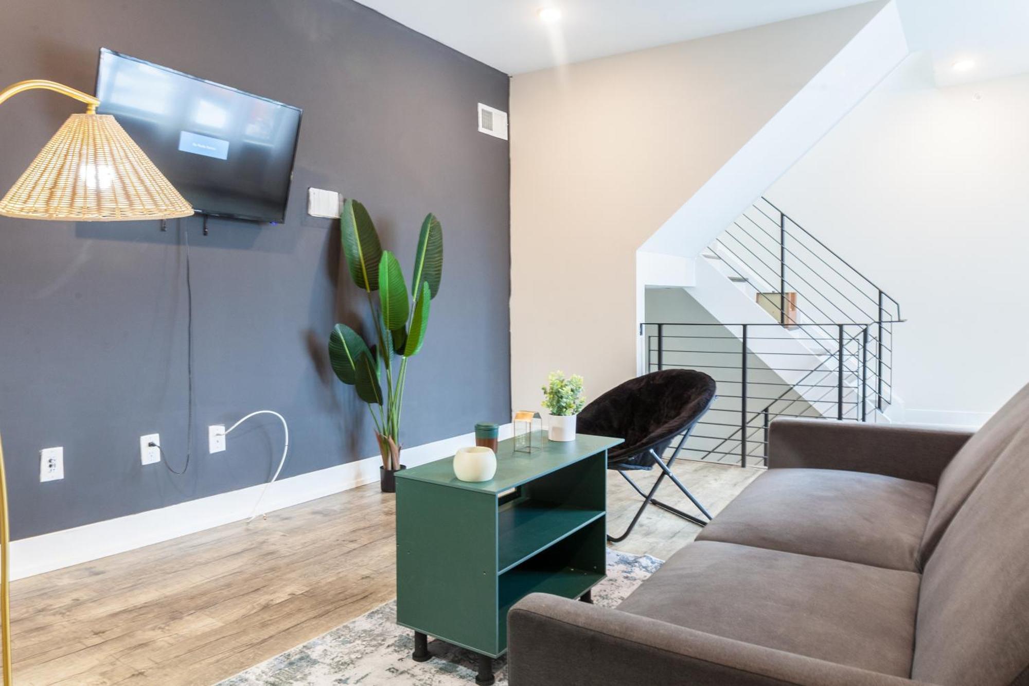 2-Bed2-Bath-Wdcentralkitchenwifidesk * Philadelphia