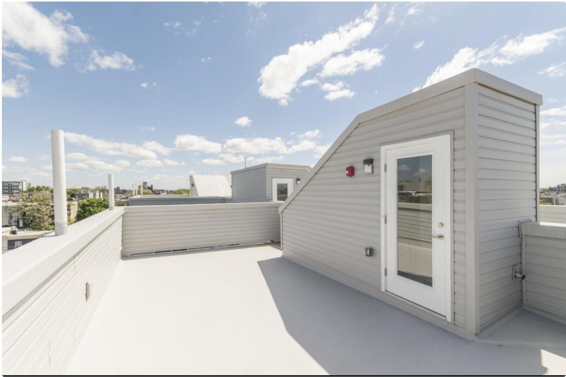 2-Bed2-Bath-Wdcentralkitchenwifidesk Apartment *