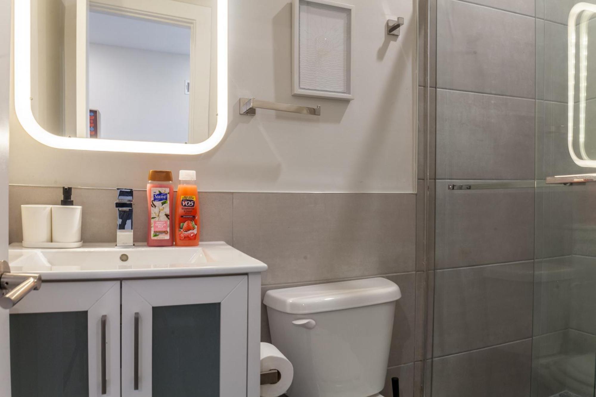 2-Bed2-Bath-Wdcentralkitchenwifidesk Apartment